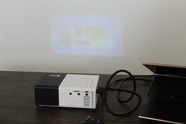 como conectar un proyector a un portatil