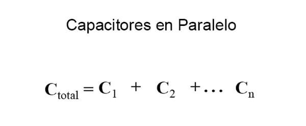 capacitores en paralelo formula